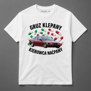 Biała koszulka z grafiką auta, otoczonego tabletkami i napisem Gruz klepany, kierowca naćpany.