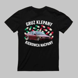 Koszulka z napisem Gruz klepany, kierowca naćpany i obrazkiem samochodu oraz kapsułek.