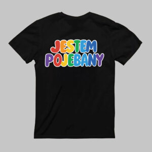 Koszulka z napisem "Jestem Poje**any" w kolorowej, dużej czcionce na czarnym tle, idealna dla osób ceniących oryginalny styl i humor.