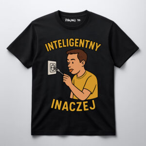 Czarna koszulka z grafiką: napis Inteligentny inaczej, mężczyzna wkładający widelec do gniazdka.