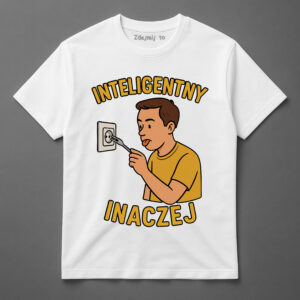 Koszulka z zabawnym nadrukiem „Inteligentny inaczej” i rysunkiem mężczyzny z wtyczką.