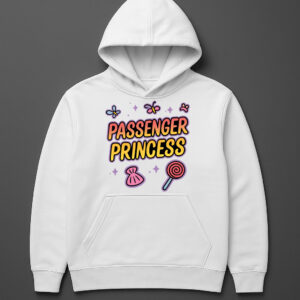 Biała bluza z kapturem z kolorowym napisem Passenger Princess i dekoracyjnymi grafikami.