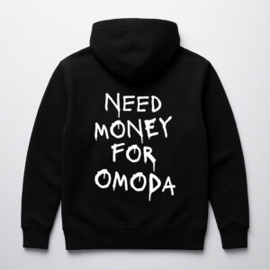 Czarna bluza z napisem Need money for Omoda na plecach.