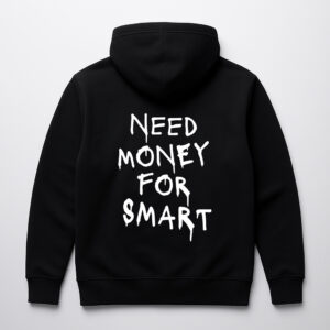 Czarna bluza z napisem Need Money For Smart na plecach.