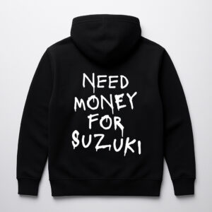 Czarna bluza z napisem Need money for Suzuki na plecach.
