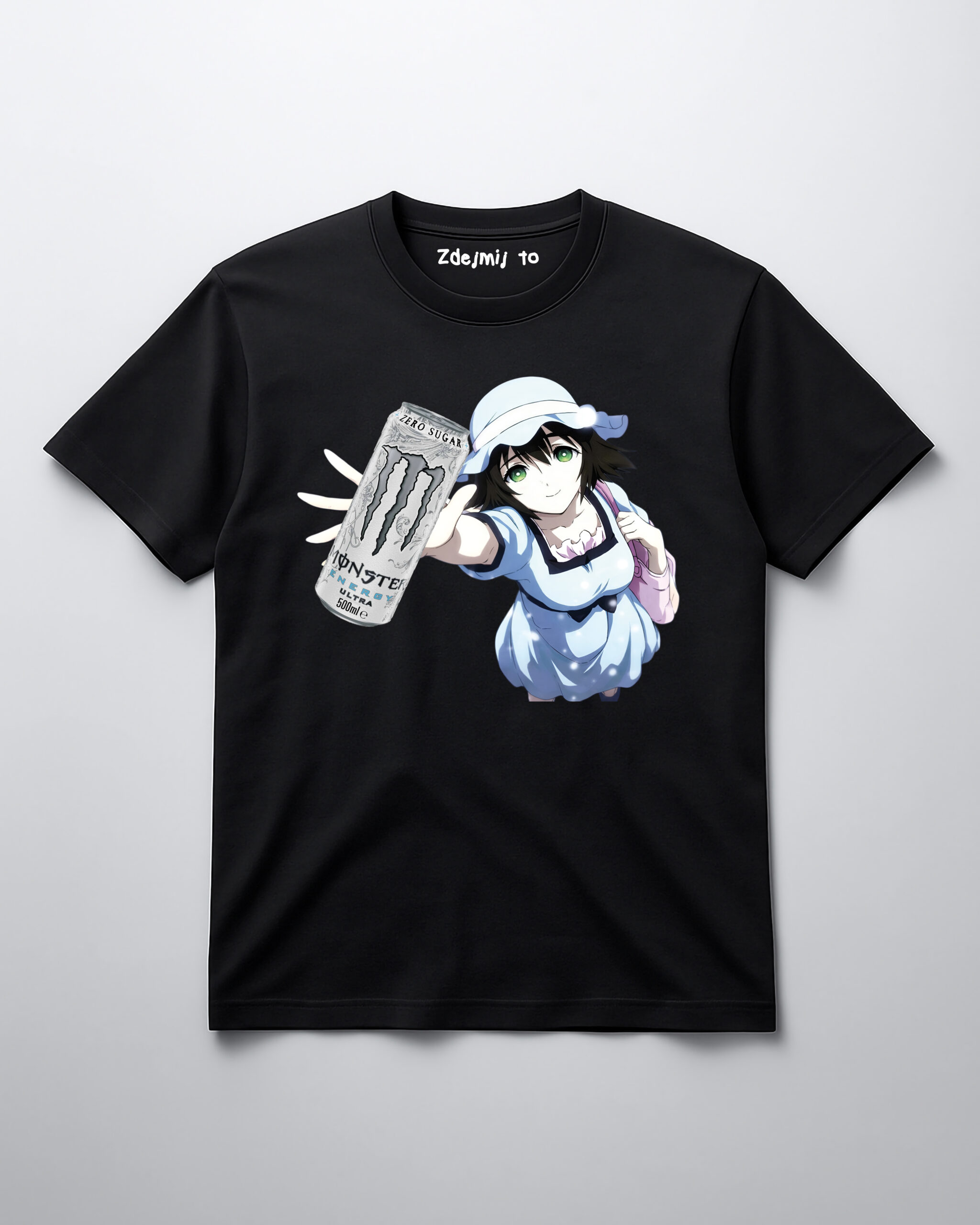 Czarna koszulka z postacią anime trzymającą puszkę napoju energetycznego.