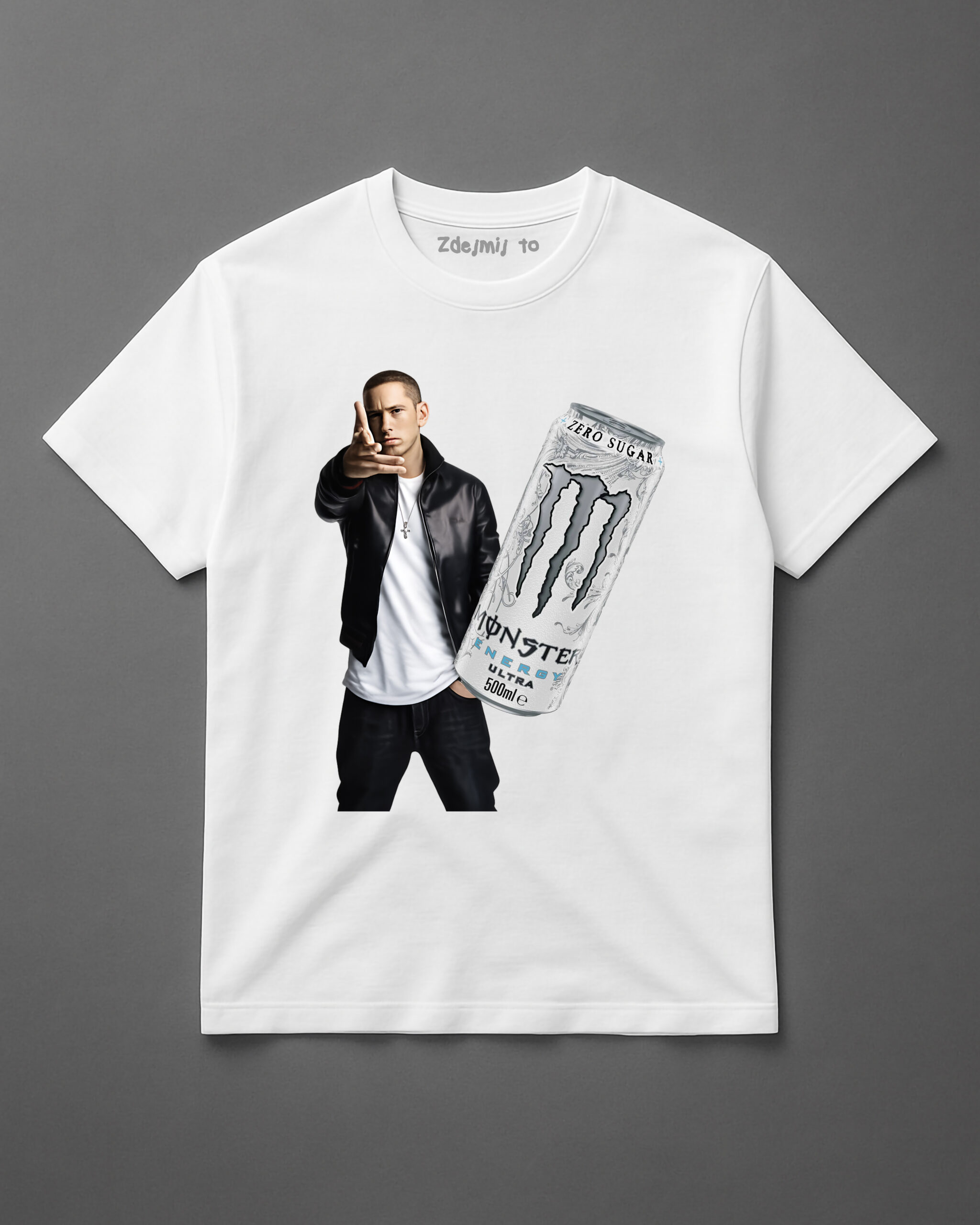 Koszulka z napisem Zdejmij to przedstawiająca osobę z puszką napoju energetycznego Monster.