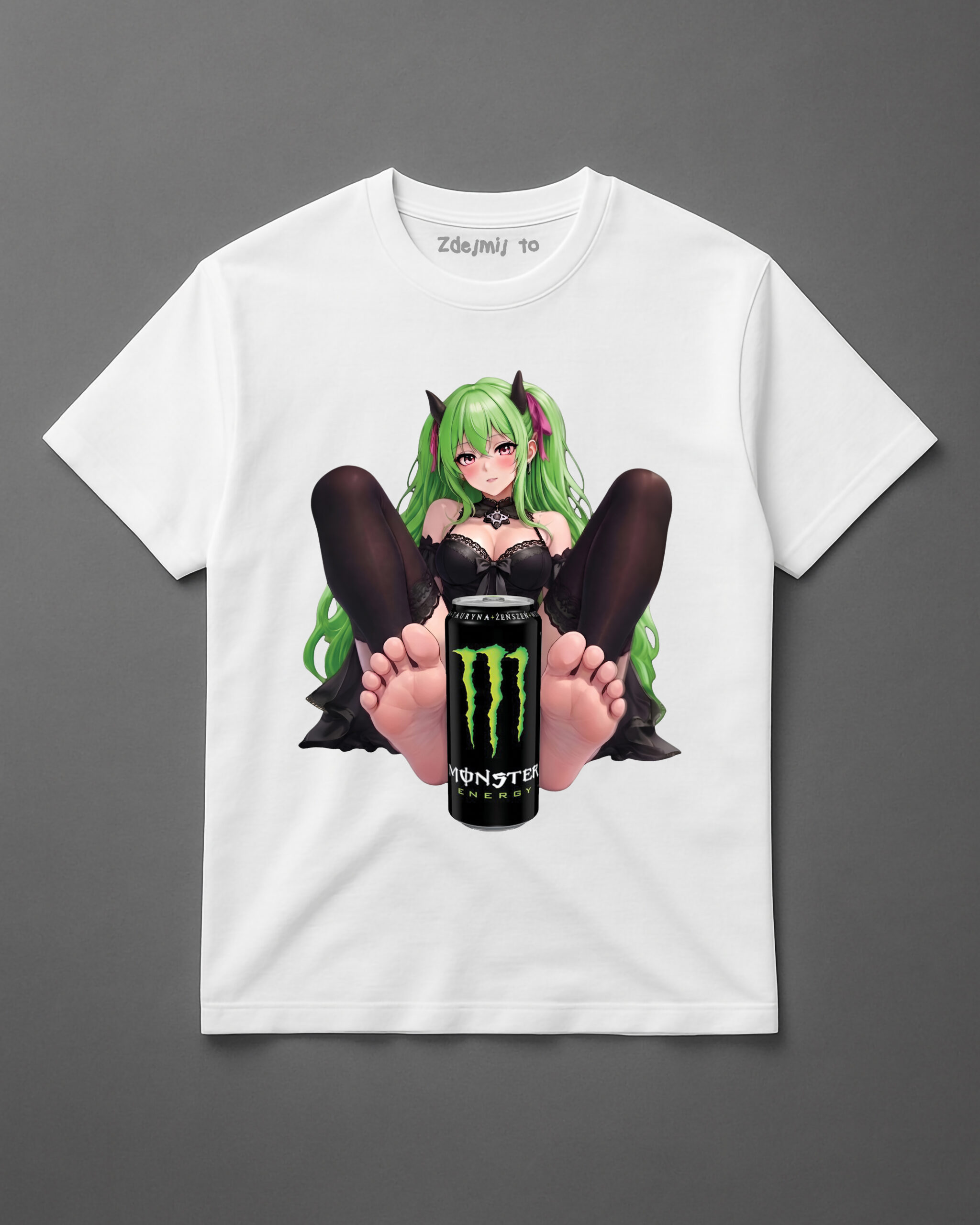 Koszulka z grafiką anime, postać z zielonymi włosami i puszką Monster.