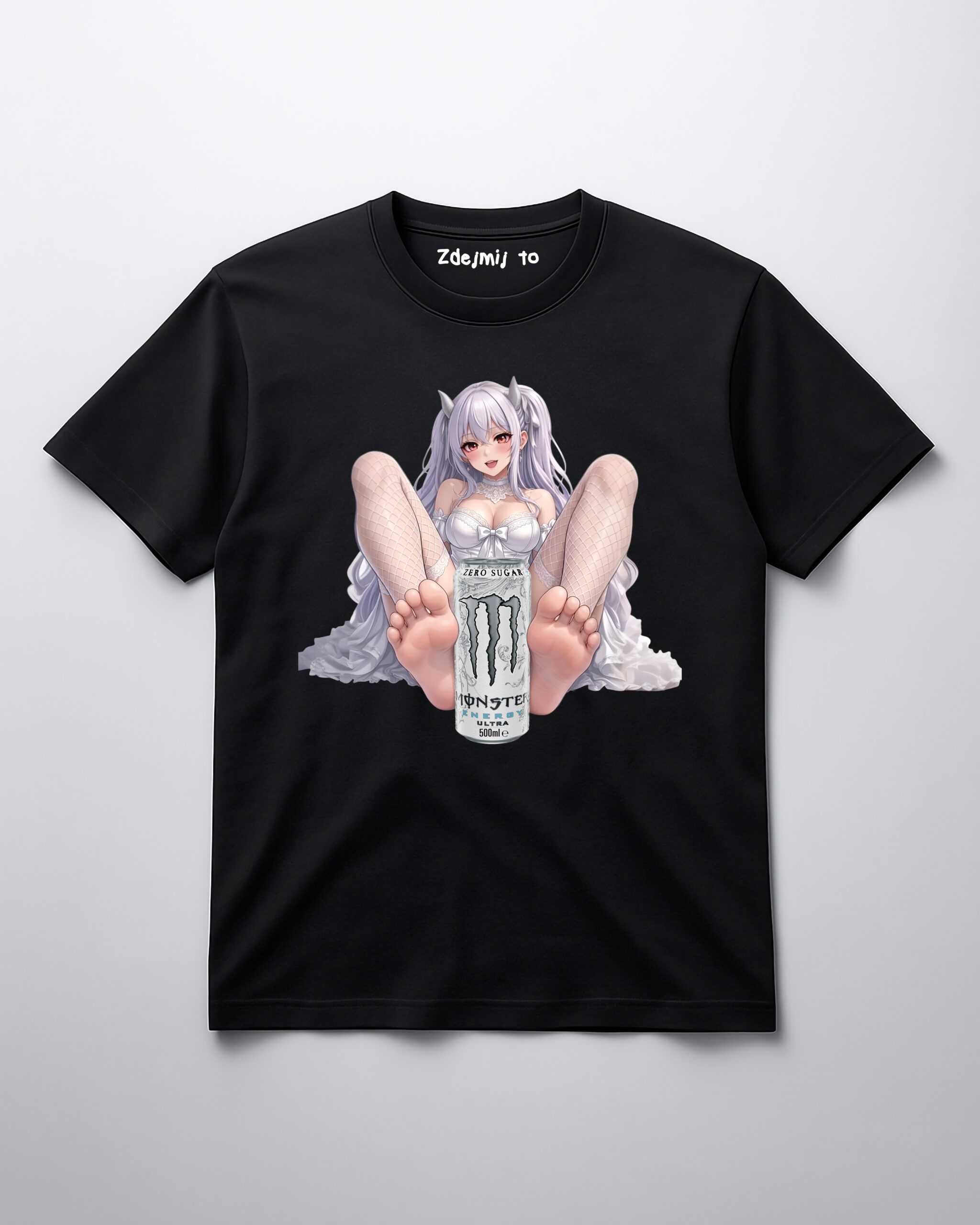 T-shirt z rysunkiem postaci z białymi włosami i puszką napoju Monster.