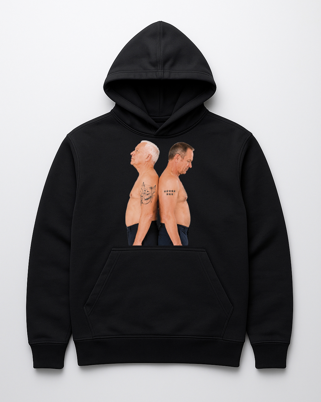Hoodie z grafiką dwóch mężczyzn stojących plecami, każdy z tatuażem.
