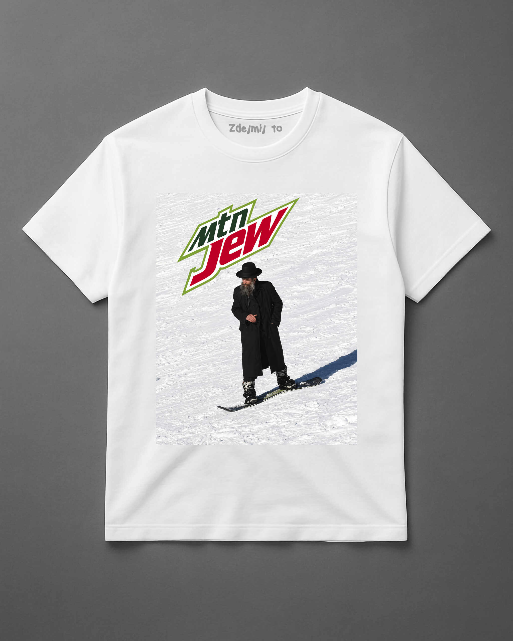 Koszulka z mężczyzną w czarnym płaszczu na snowboardzie z grafiką Mtn Jew.